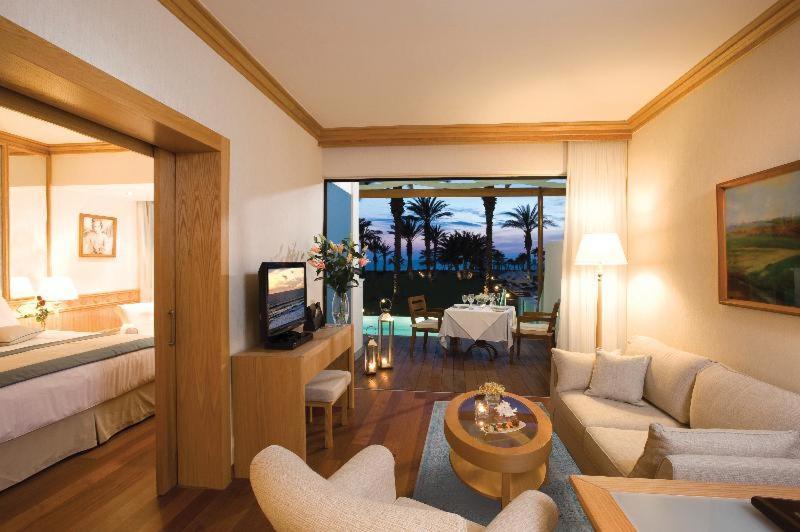 Constantinou Bros Asimina Suites Hotel (Adults Only) Paphos Zimmer foto